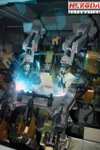 匯眾副車(chē)架焊接機器人工作站